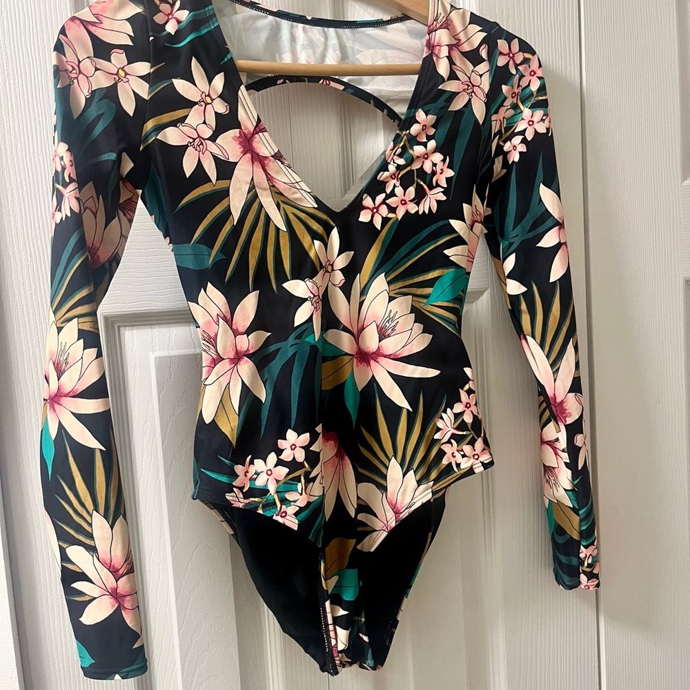 Billabong Long-Sleeved One-Piece Swimsuit w/ open back (Never Worn!)